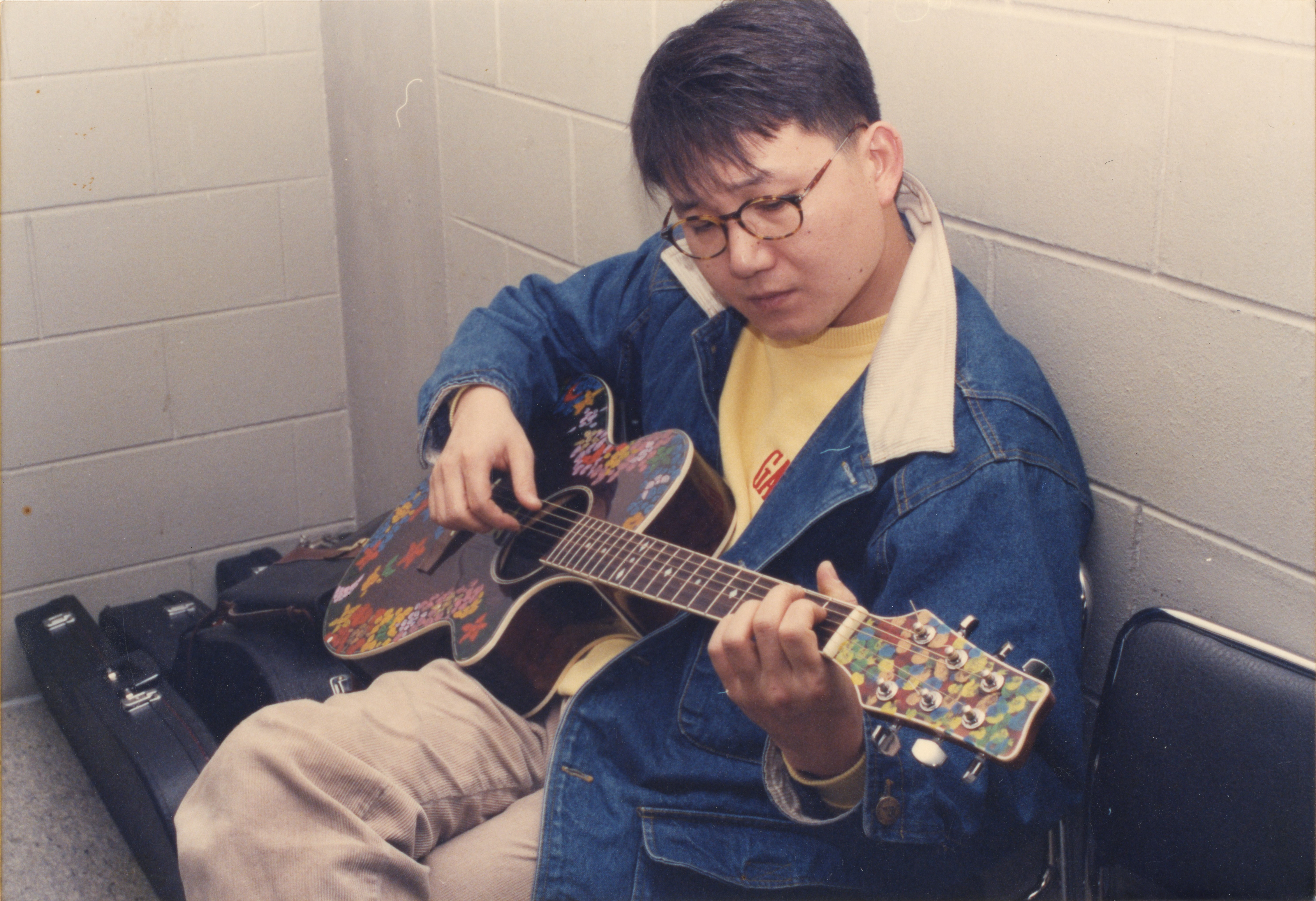 1993년 동물원 5집 공연 대기실 사진.jpg